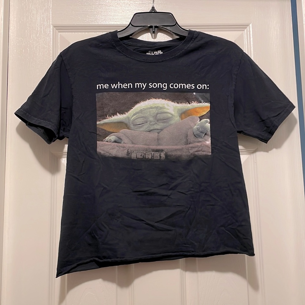 FIFTH SUN Star Wars Baby Yoda Grogu Cropped T-Shirt